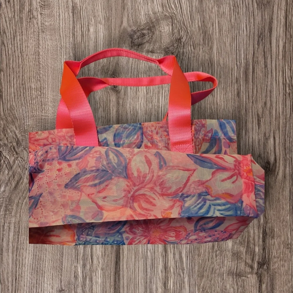 Lilly Pulitzer Floral Mesh Tote Bag with Inside Pocket, NWOT - Picture 4 of 5
